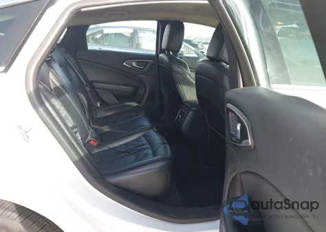 2015 Chrysler 200 C z USA, uszkodzony, nr VIN 1C3CCCCB2FN576353